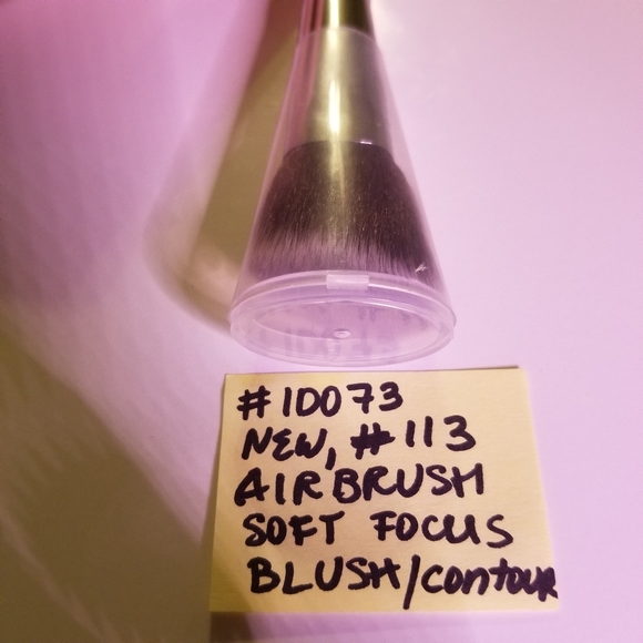 ✅#10073 It Cosmetics #113 Airbrush Soft Focus Blush Contour Silver Brush for Ult - Picture 6 of 7